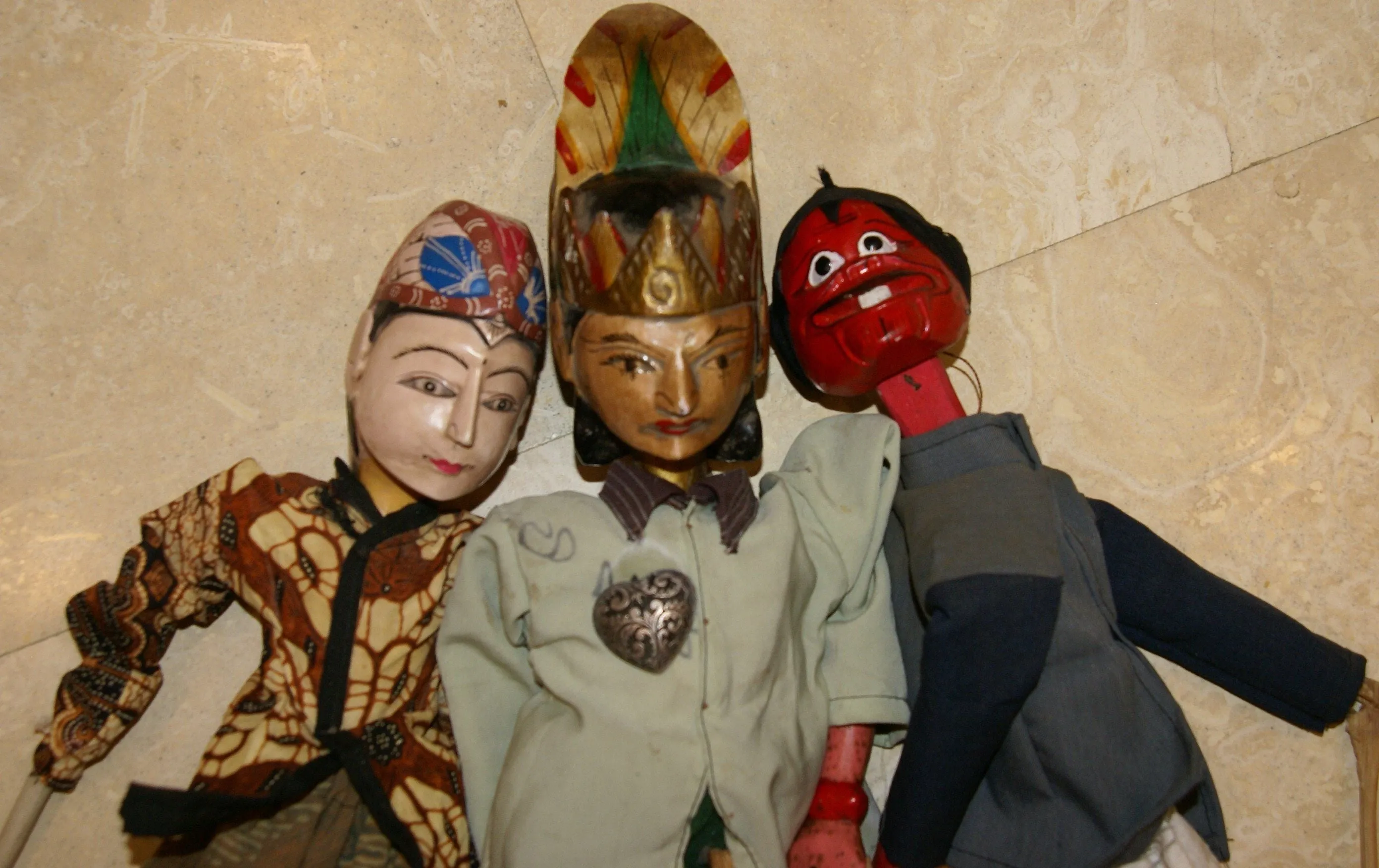 Choice between 3 Old Javanese Theater Hand Carved Hand Painted Wooden Wayang Golek, Collector Puppet Dolls, King Rama, Courtesan or Prankster, or all. Yogyakarta, late 1900’s, Indonesia.