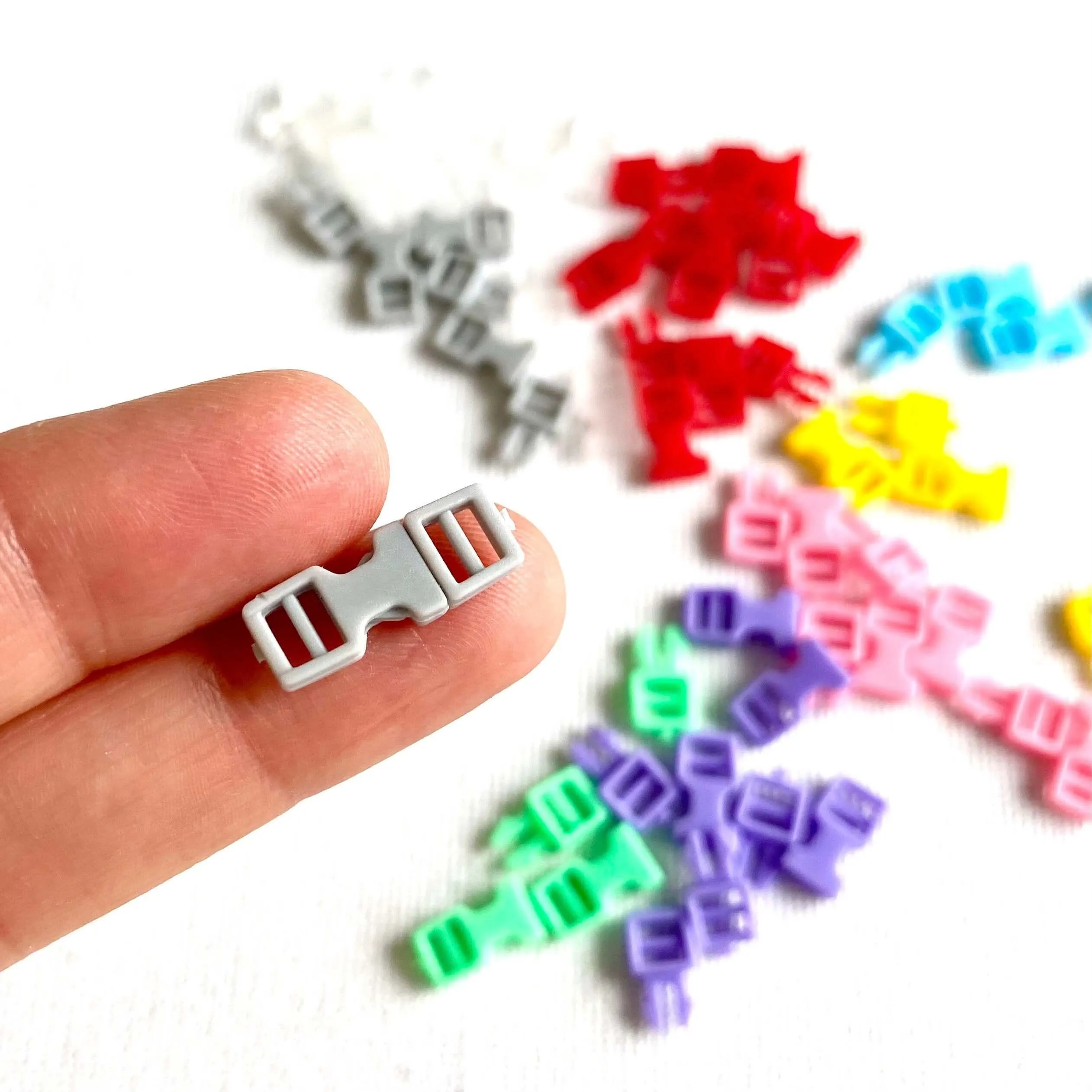 Doll clothes buckles 4mm Coloured plastic release buckle