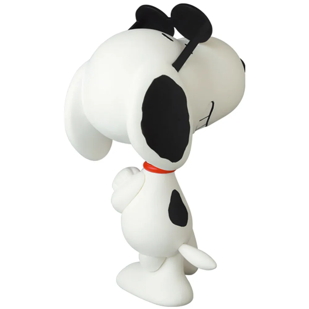 Sunglasses Snoopy (1971 Ver.) Vinyl Collectible Doll by Medicom Toy